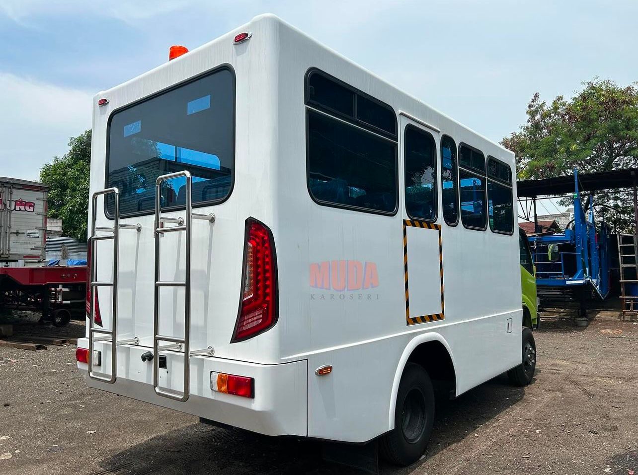 Manhauler 21 Seats - Image 2