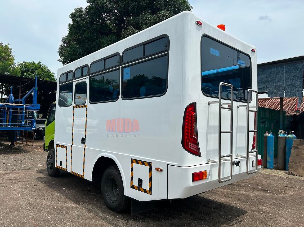 Manhauler 21 Seats - Image 4